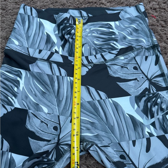 2 FOR $25Nike Dri-Fit Leaf Print Botanical Black Power Crop Leggings High Rise S - Picture 8 of 9